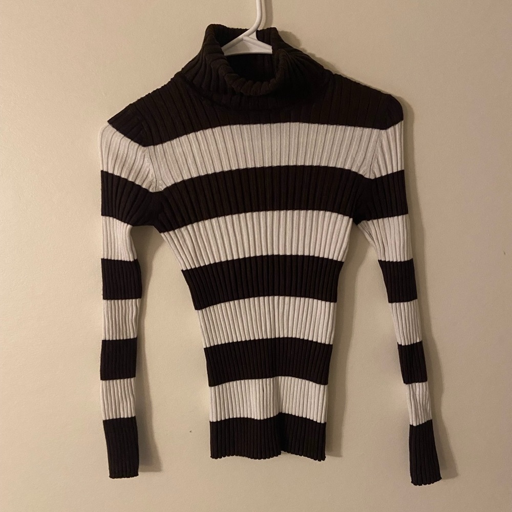 Medium tight fitting turtle neck